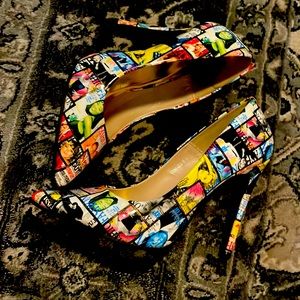 Brand new Magazine print pointed heels